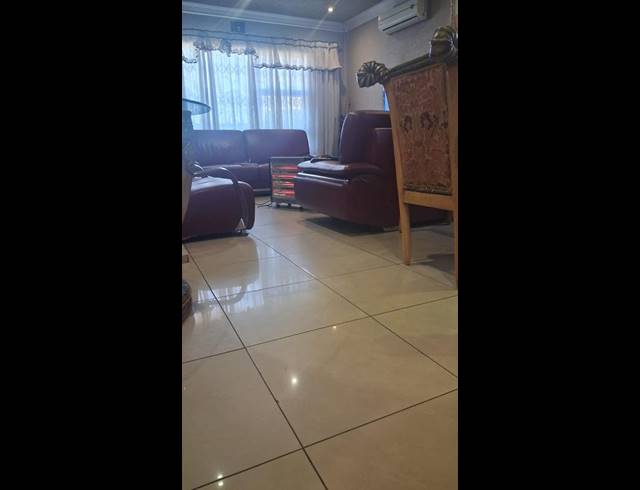 3 BEDROOM HOUSE FOR SALE IN SILUMA VIEW